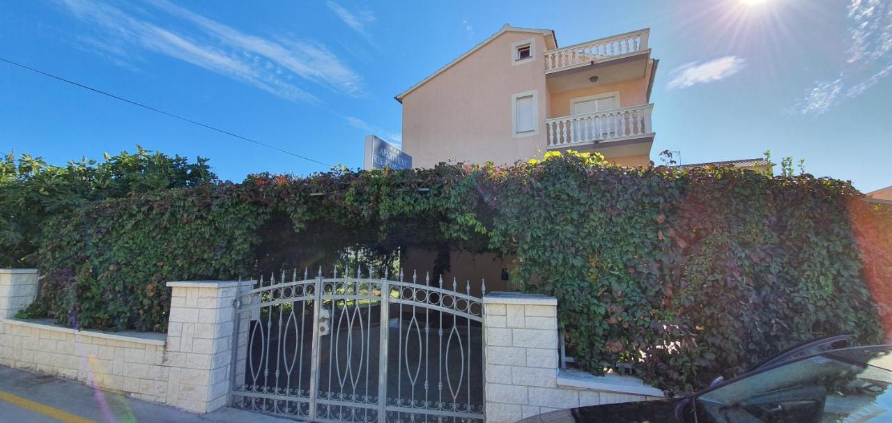 Apartmani Mira Vodice Extérieur photo