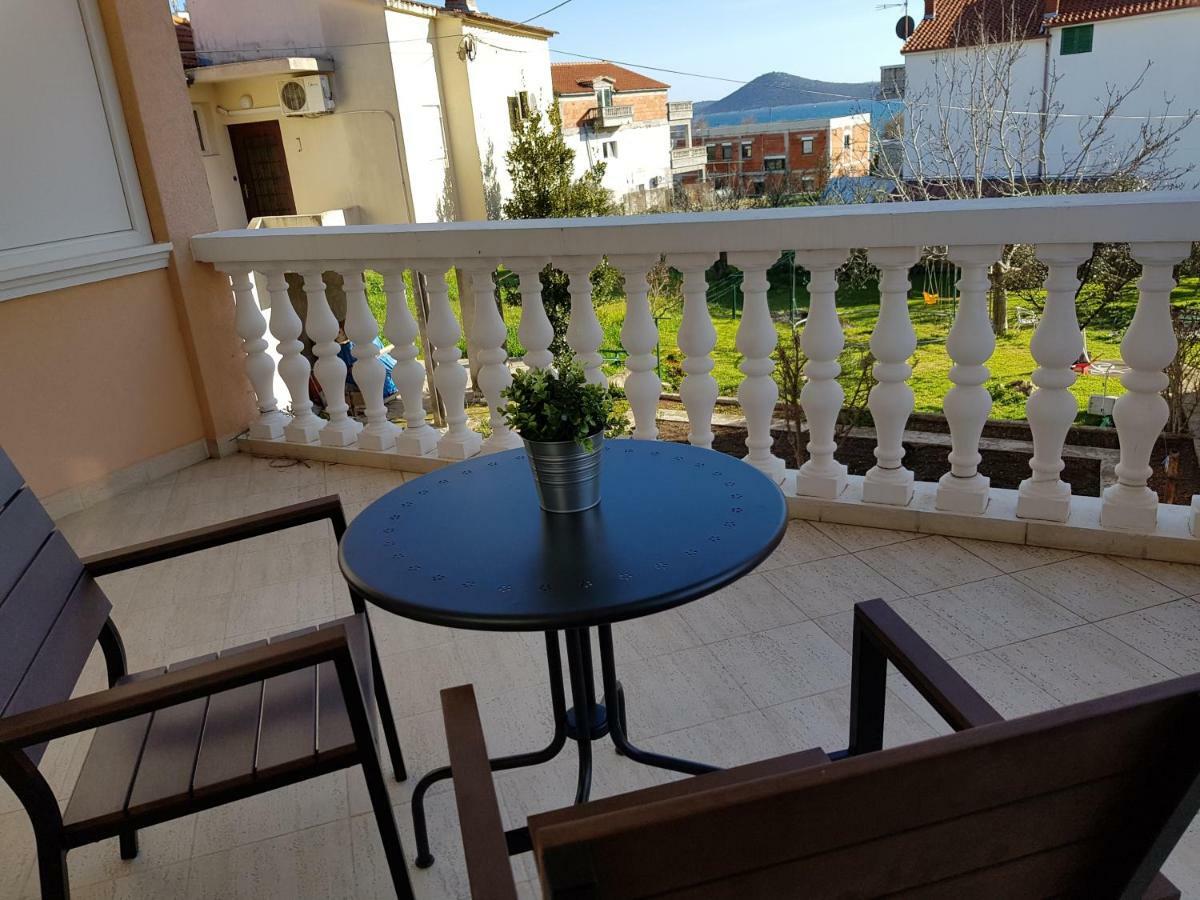 Apartmani Mira Vodice Extérieur photo